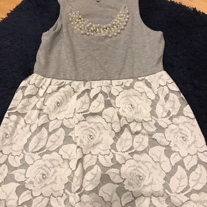 pearl embroidered neckline & rose lace detail top